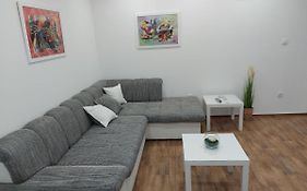 Cosy, Quiet & Brand New Apartment W/ Danube View